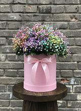 Цветочная композиция из Гипсофила и Розы в шляпной коробке в Самусе