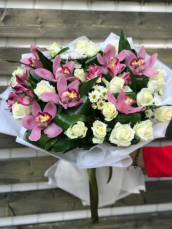Букет цветов из: Розы и Хризантемы в Самусе