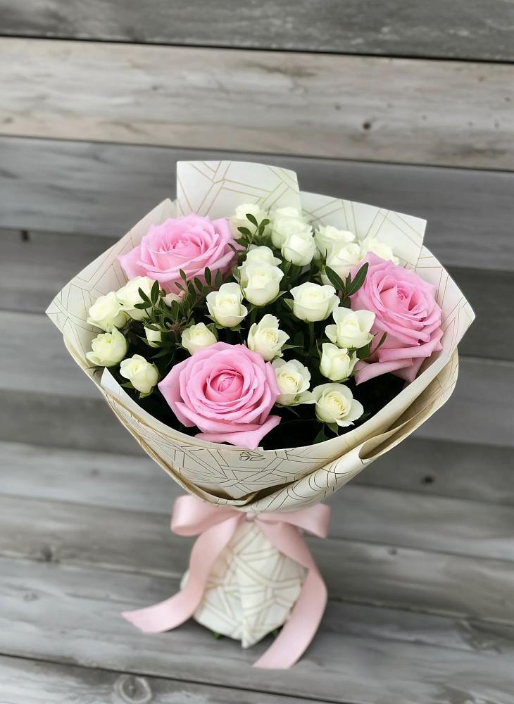 Букет цветов из: Розы в Самусе