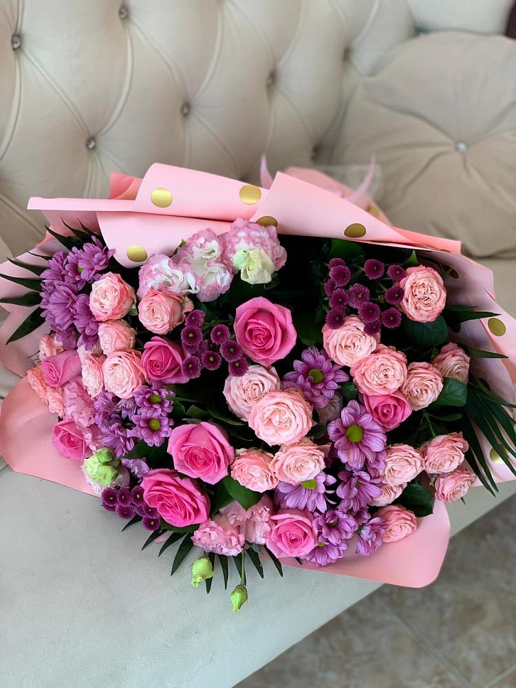 Букет цветов из: Хризантемы, Розы и Лизиантусы в Самусе