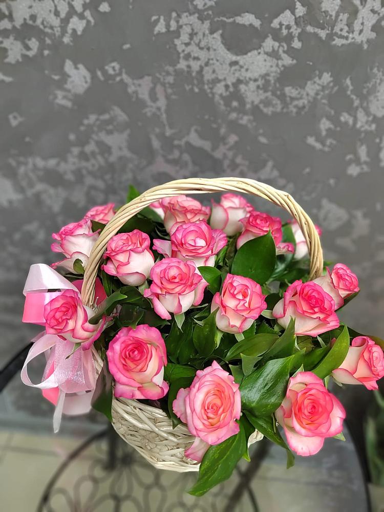 Цветочная композиция из Розы в корзине в Самусе