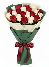 Букет Микс из красных и белых роз в Самусе