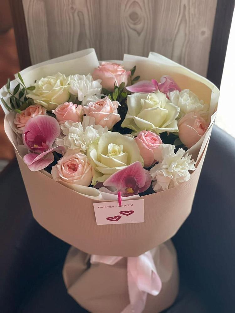 Букет цветов из: Орхидеи, Розы и Гвоздики в Самусе