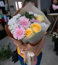 Букет цветов из:  Герберы, Розы и Хризантемы в Самусе