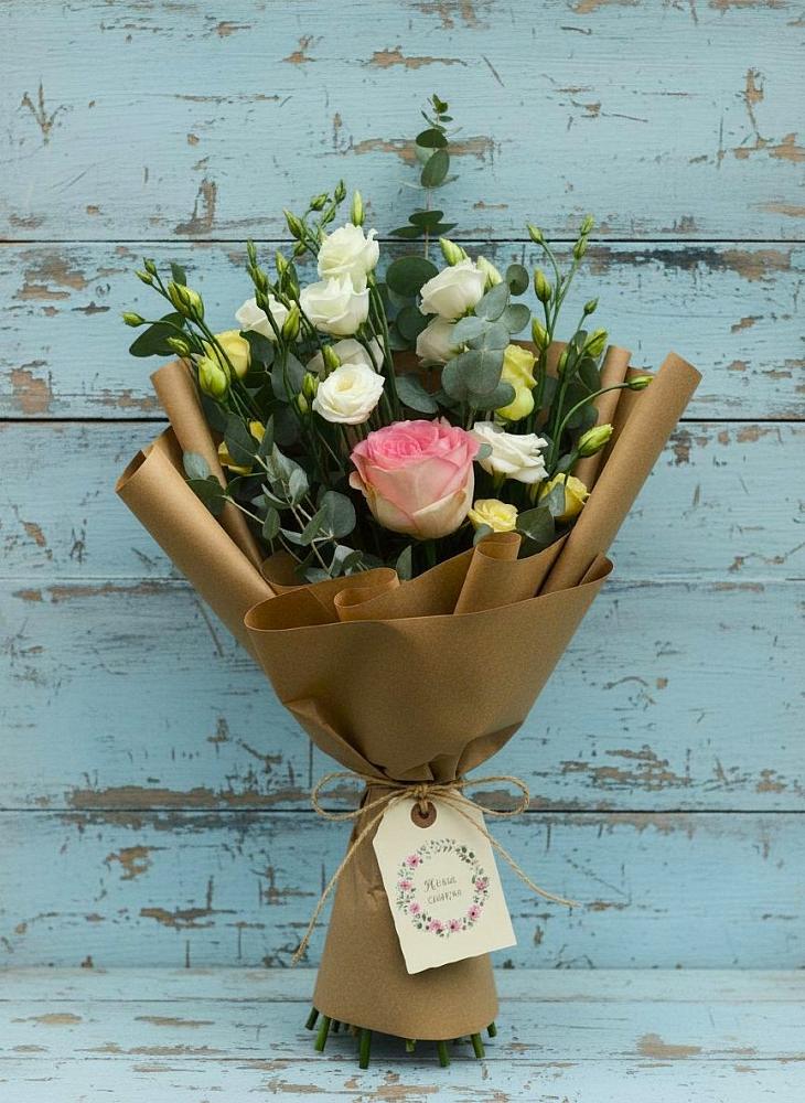 Букет цветов из: Розы и Лизиантусы в Самусе