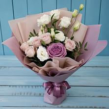 Букет цветов из:  Розы и Лизиантусы в Самусе