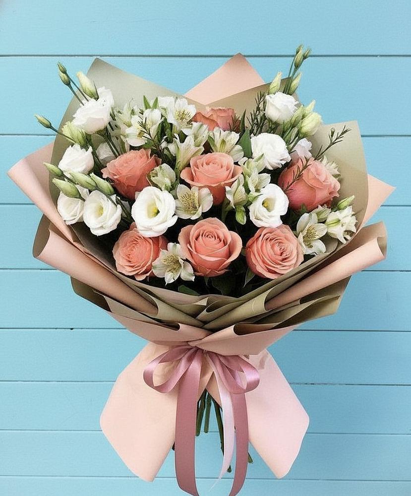 Букет цветов из: Розы, Альстромерии и Лизиантусы в Самусе