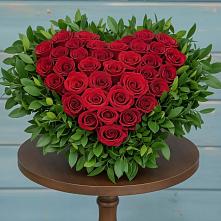 Цветочная композиция из Розы в виде сердца в Самусе