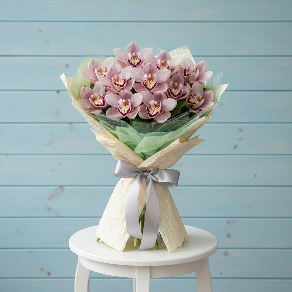 Букет цветов из: Орхидеи и Розы в Самусе