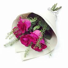 Букет цветов из:  Розы в Самусе