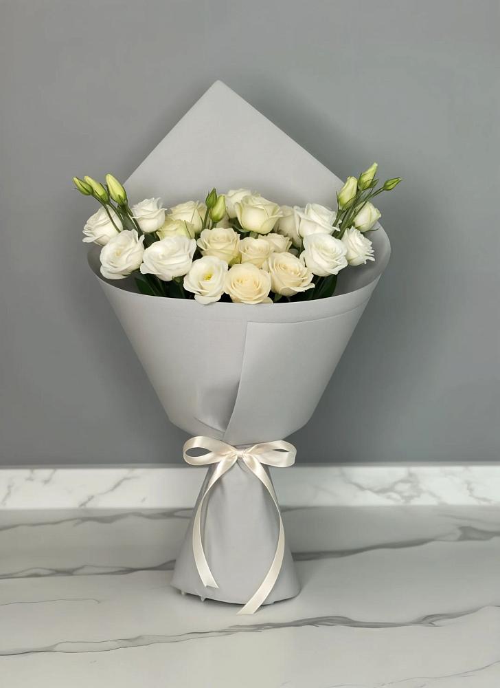 Букет цветов из: Розы и Лизиантусы в Самусе