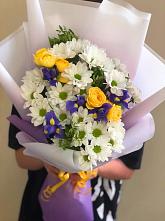 Букет цветов из:  Ирисы, Хризантемы и Розы #REPLACE_PRED# Самусе