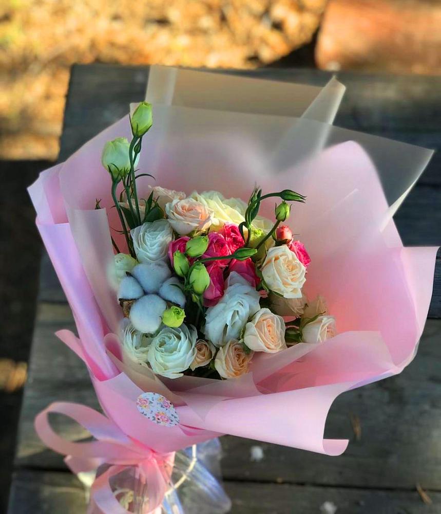 Букет цветов из: Розы и Лизиантусы в Самусе