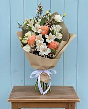 Букет цветов из:  Альстромерии, Лизиантусы, Розы и Хризантемы в Самусе