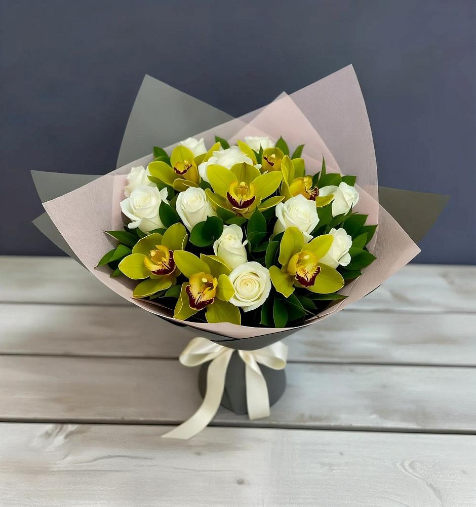 Букет цветов из: Орхидеи и Розы в Самусе