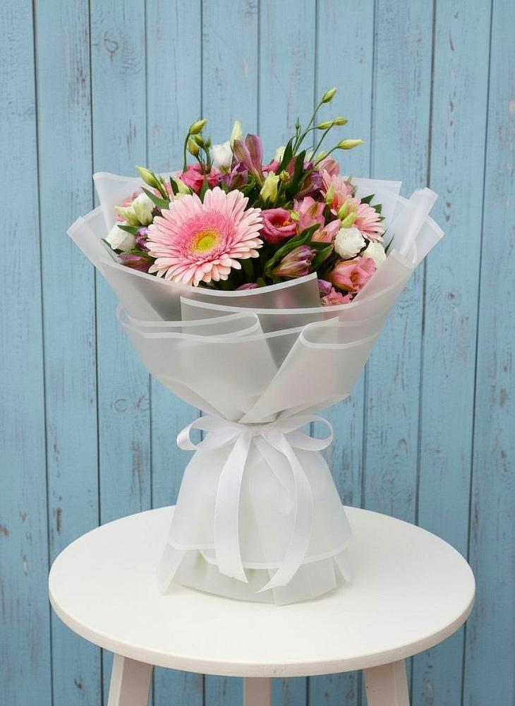 Букет цветов из: Герберы, Альстромерии и Лизиантусы в Самусе