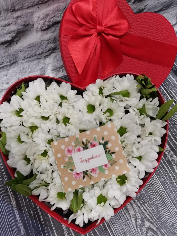 Цветочная композиция из Хризантемы в виде сердца в Самусе