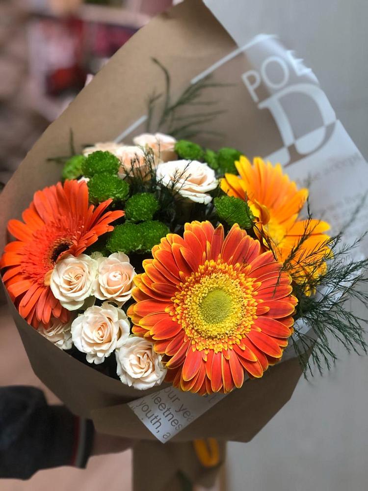Букет цветов из: Герберы, Хризантемы и Розы в Самусе