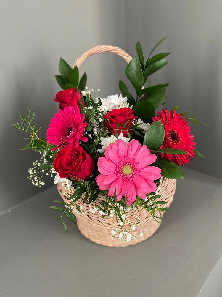 Цветочная композиция из Розы, Хризантемы и Герберы в корзине в Самусе