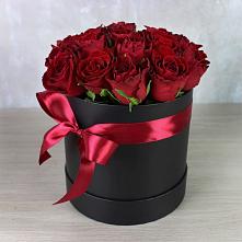 Цветочная композиция из Розы в шляпной коробке в Самусе