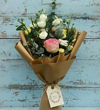 Букет цветов из:  Розы и Лизиантусы в Самусе