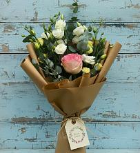 Букет цветов из:  Розы и Лизиантусы в Самусе