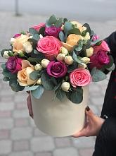 Цветочная композиция из Розы в шляпной коробке в Самусе